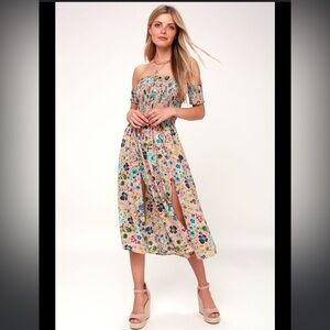 Lulu's View From The Meadow Smocked Floral Midi Dress in Blush. Size Large.